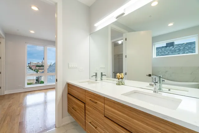 $979,500 | 1920 South Shelby Court, Chicago, IL 60608