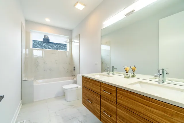 $979,500 | 1920 South Shelby Court, Chicago, IL 60608