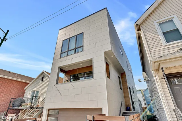 $979,500 | 1920 South Shelby Court, Chicago, IL 60608