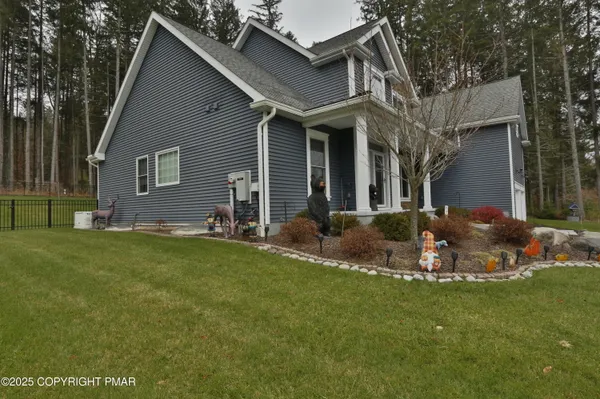 $710,000 | 142 Lexington Lane, Blakeslee, PA 18610