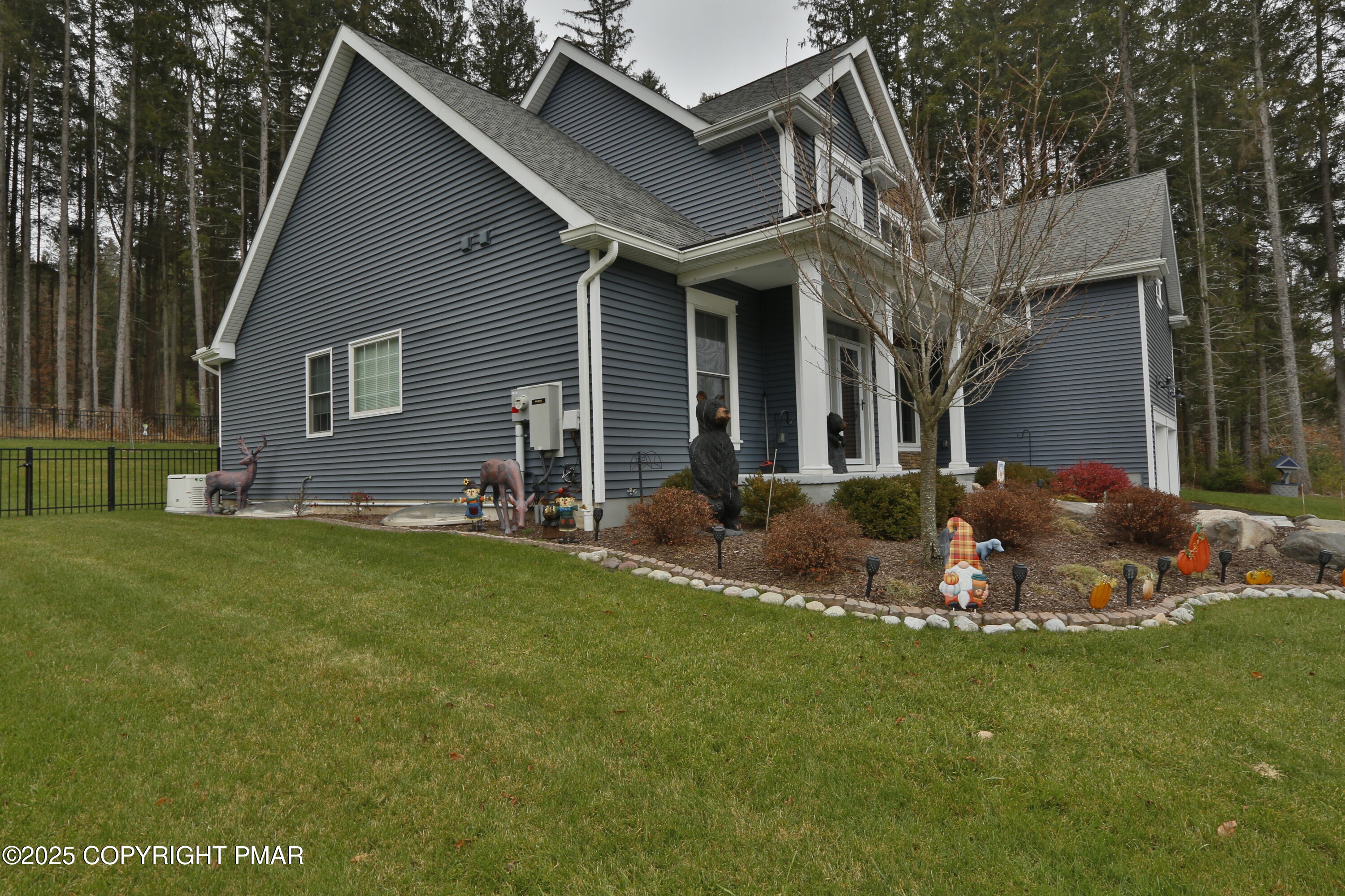 142 Lexington Lane Blakeslee, PA 18610 - Photo 15 of 69 Side View