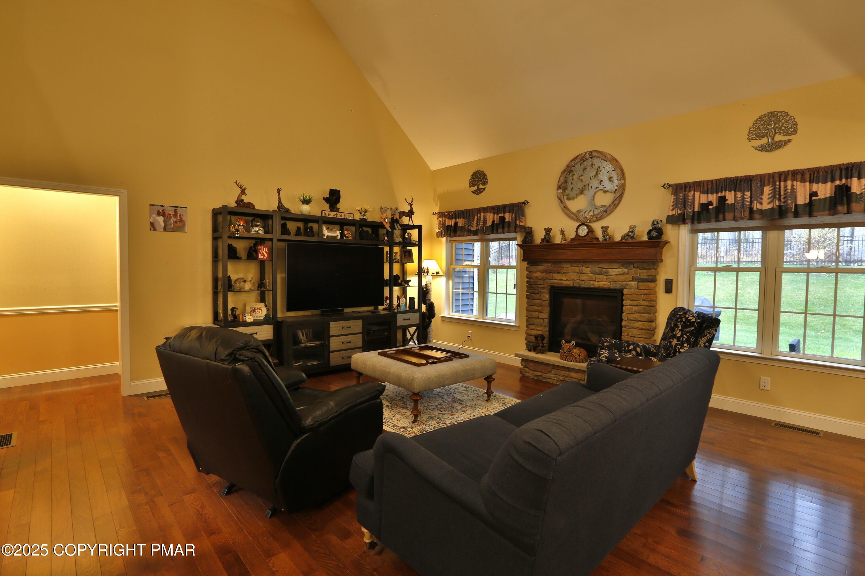 142 Lexington Lane Blakeslee, PA 18610 - Photo 21 of 69 Great Room