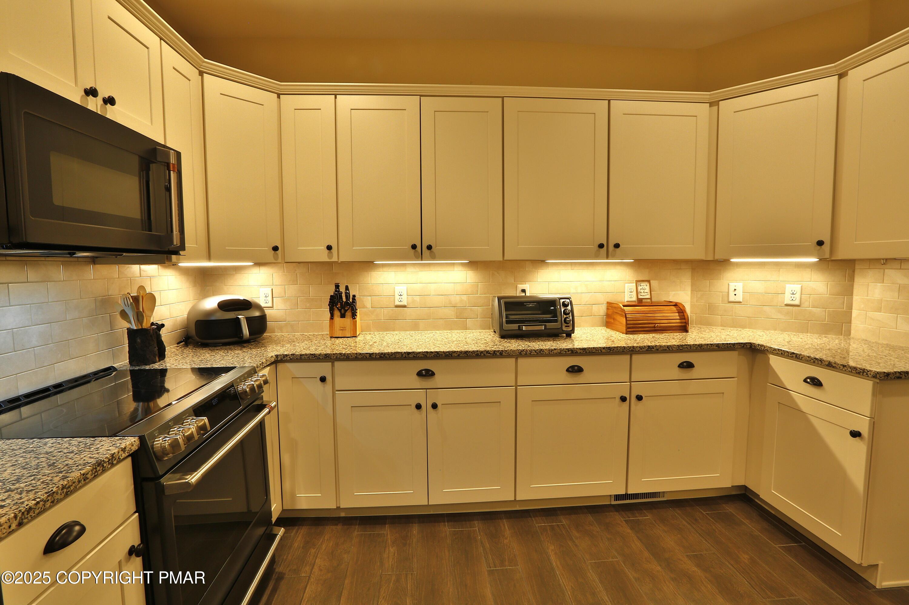 142 Lexington Lane Blakeslee, PA 18610 - Photo 27 of 69 Kitchen