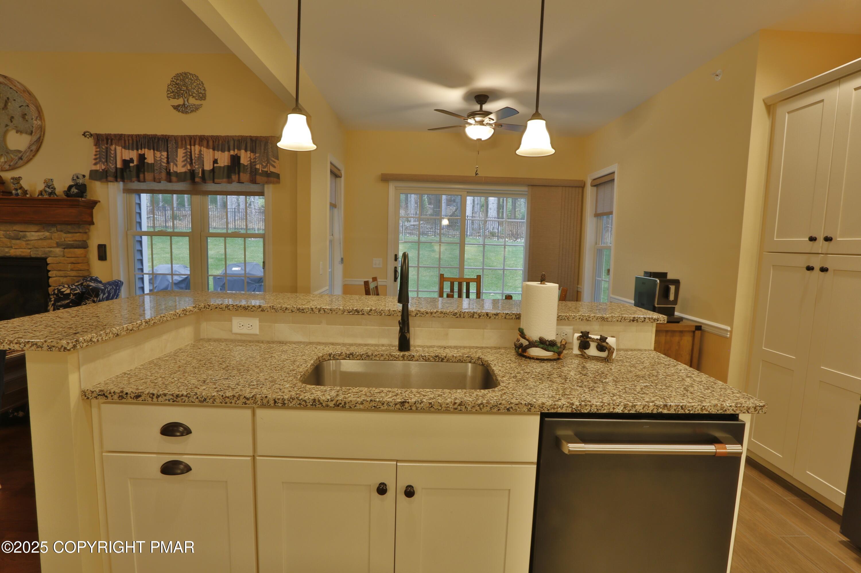 142 Lexington Lane Blakeslee, PA 18610 - Photo 28 of 69 Kitchen