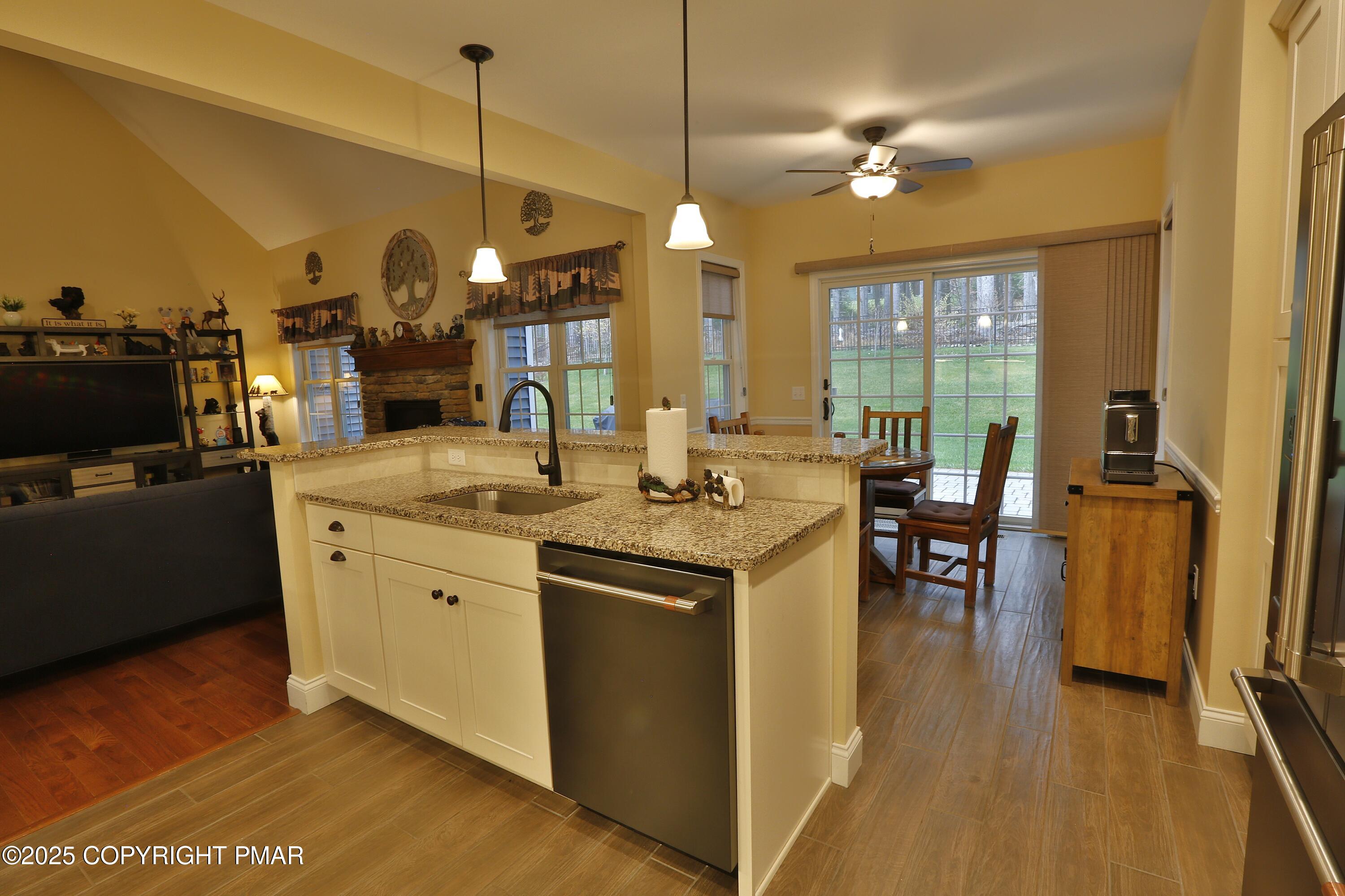142 Lexington Lane Blakeslee, PA 18610 - Photo 29 of 69 Kitchen