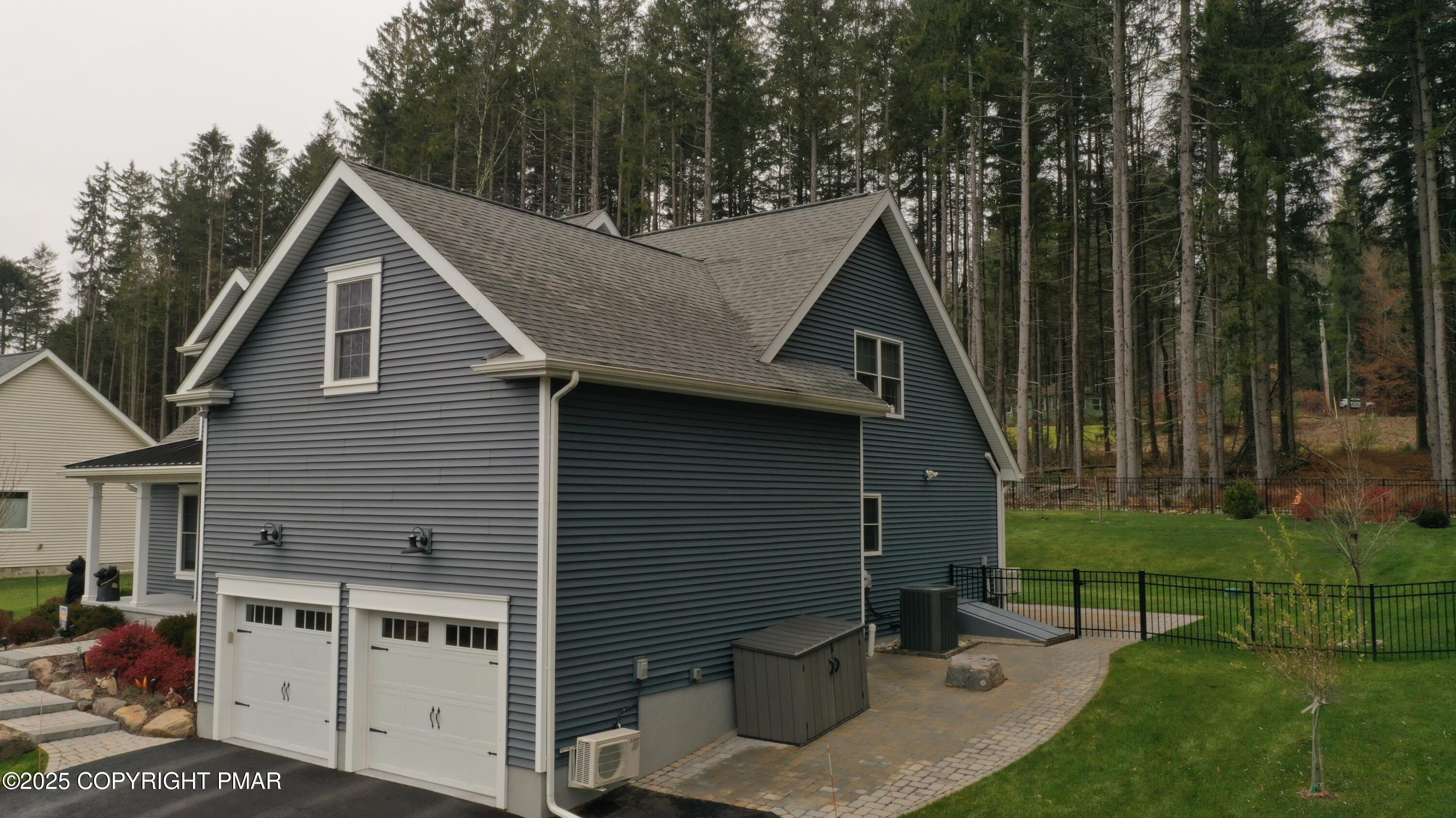 142 Lexington Lane Blakeslee, PA 18610 - Photo 3 of 69 Garage