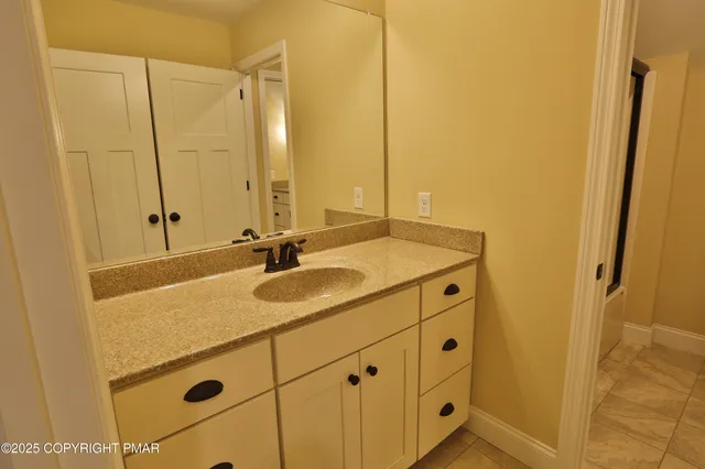 $745,000 | 142 Lexington Lane, Blakeslee, PA 18610