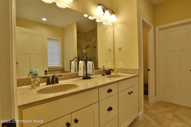 $745,000 | 142 Lexington Lane, Blakeslee, PA 18610