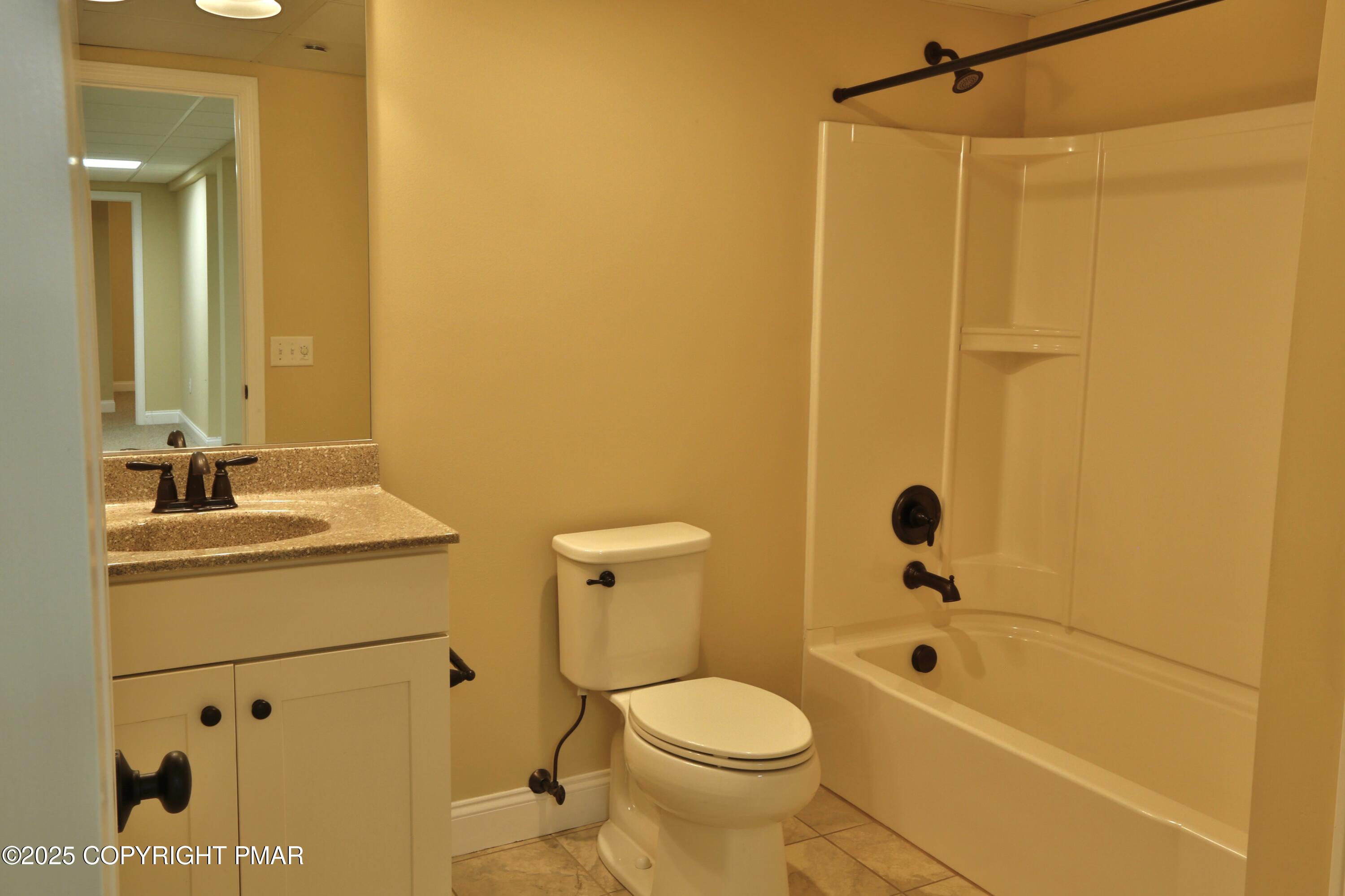 142 Lexington Lane Blakeslee, PA 18610 - Photo 62 of 69 Bathroom 4