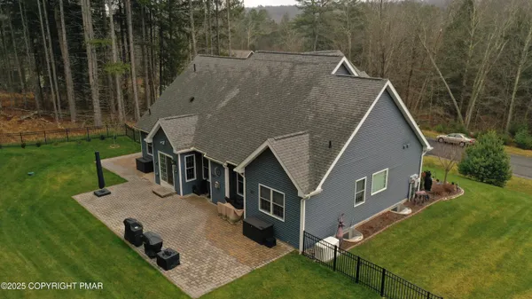 $710,000 | 142 Lexington Lane, Blakeslee, PA 18610