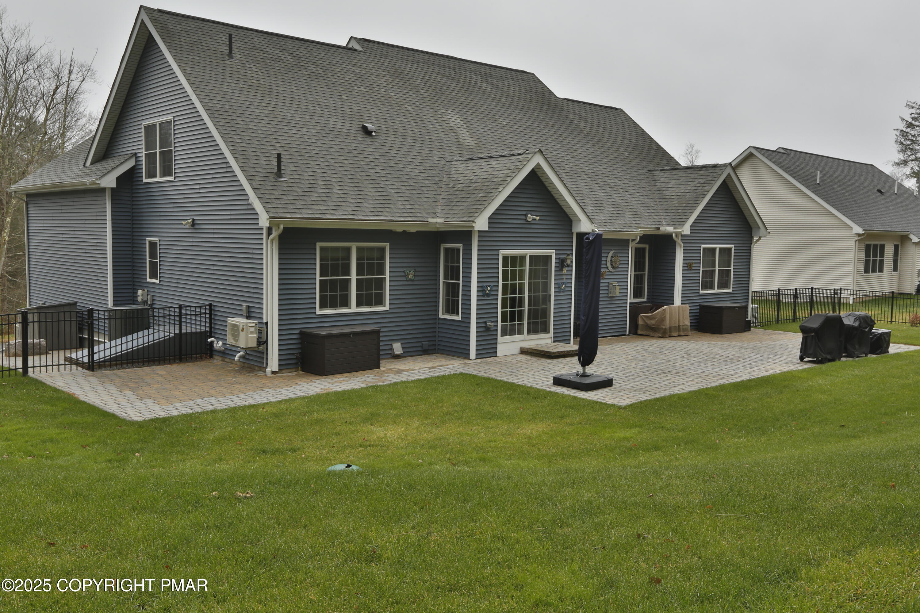 142 Lexington Lane Blakeslee, PA 18610 - Photo 9 of 69 Side & Rear