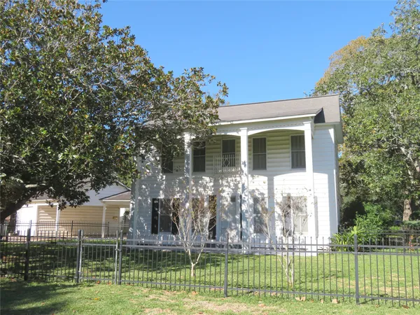 front view of house with a yard