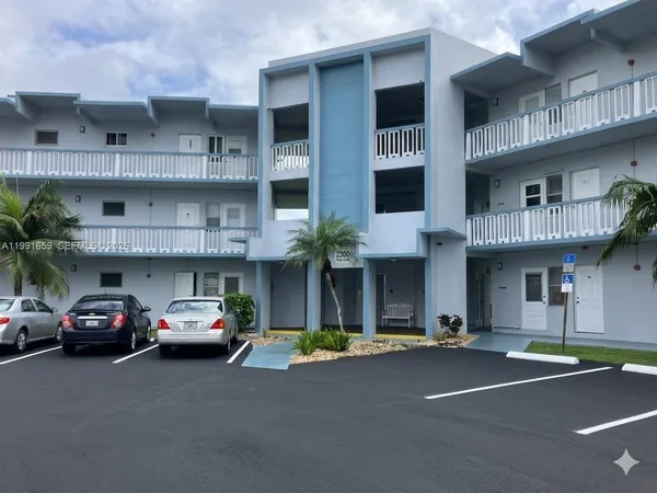$134,900 | 2300 Park Lane, Unit 203, Hollywood, FL 33021