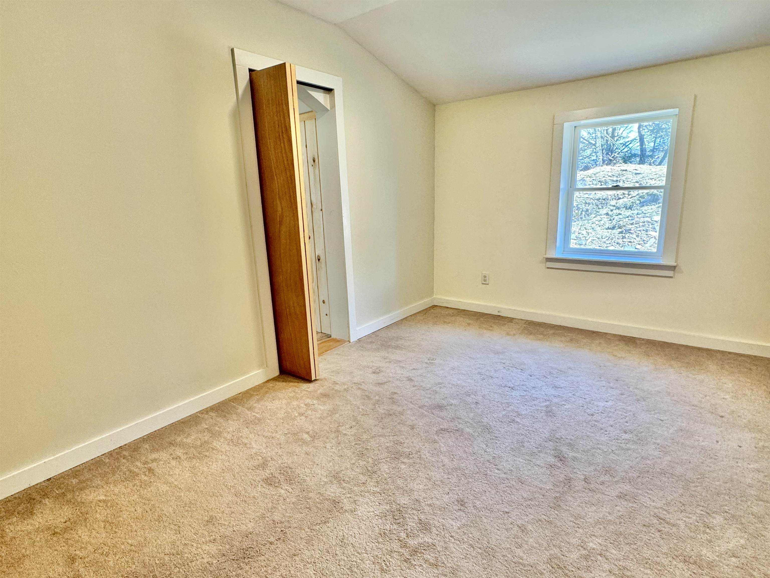 299 Brackett Road Fairlee, VT 05045 - Photo 4 of 28