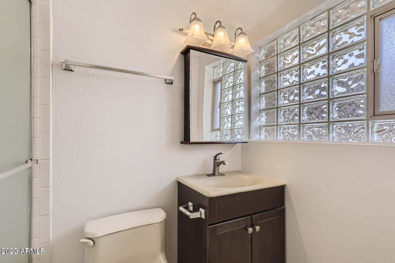353 East Thomas Road, Unit C206 Phoenix, AZ 85012 - Photo 11 of 13 20220725153521356551000000-o