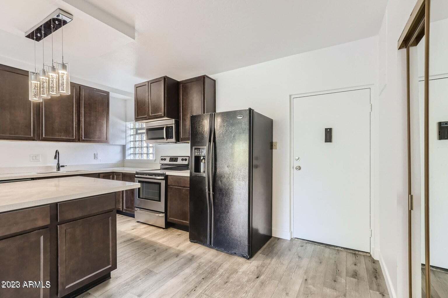 353 East Thomas Road, Unit C206 Phoenix, AZ 85012 - Photo 5 of 13 20220725153449779339000000-o