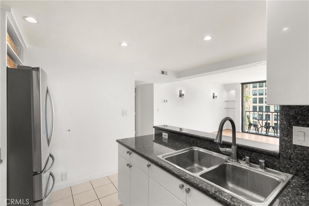 10535 Wilshire Boulevard, Unit 912 Los Angeles, CA 90024 - Photo 15 of 33 a close view of sink and tap