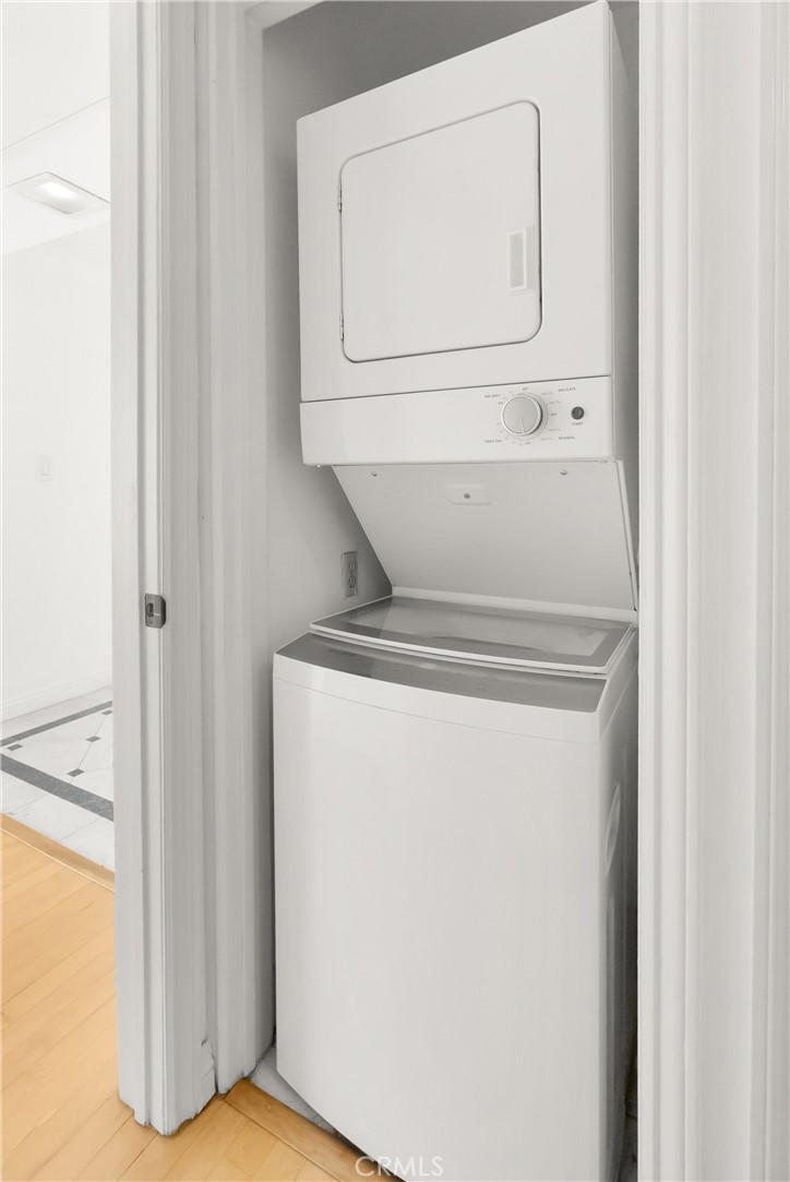 10535 Wilshire Boulevard, Unit 912 Los Angeles, CA 90024 - Photo 17 of 33 a close view of washer and dryer