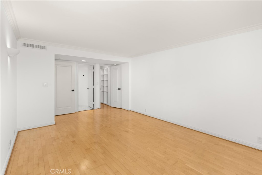 10535 Wilshire Boulevard, Unit 912 Los Angeles, CA 90024 - Photo 27 of 33 a view of empty room