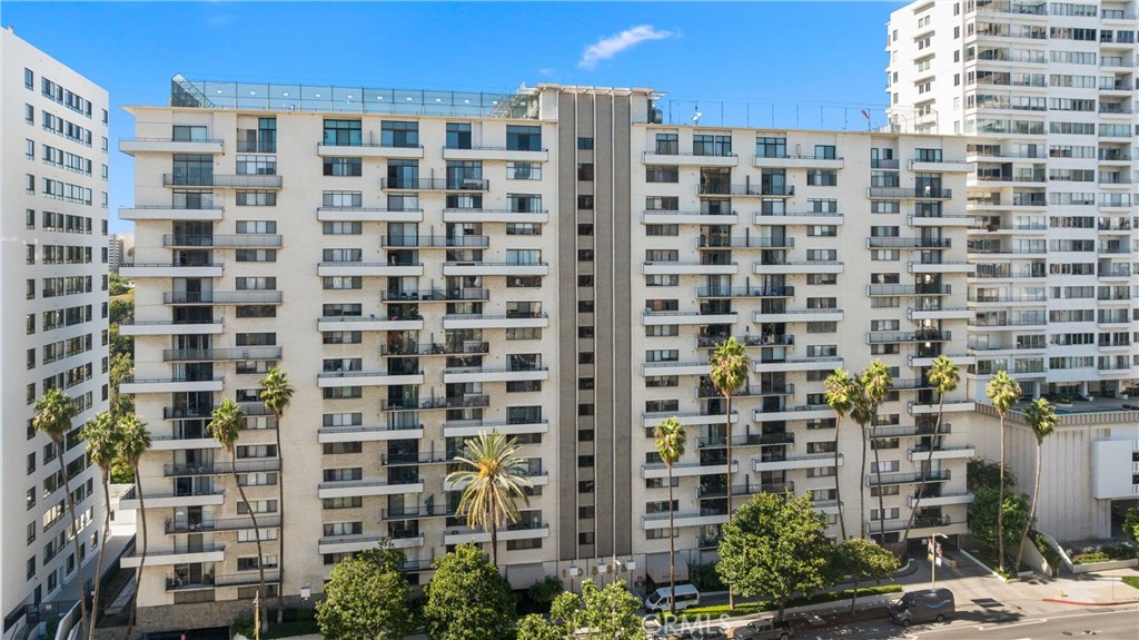 10535 Wilshire Boulevard, Unit 912 Los Angeles, CA 90024 - Photo 33 of 33 a view of a building