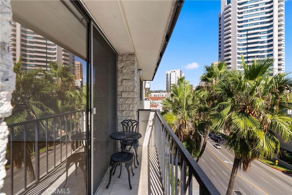 10535 Wilshire Boulevard, Unit 912 Los Angeles, CA 90024 - Photo 7 of 33 a view of balcony with furniture