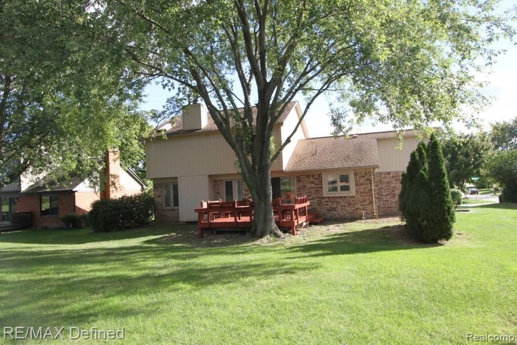 282 Slade Court Rochester Hills, MI 48307 - Photo 2 of 19