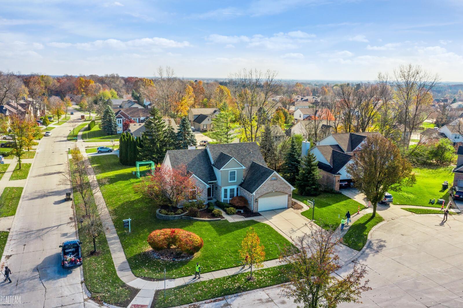 2695 Oak View Court Rochester, MI 48307 - Photo 45 of 54 50127528-44.JPG