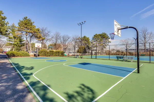 $4,500 | 572 Sanderling Court, Secaucus, NJ 07094