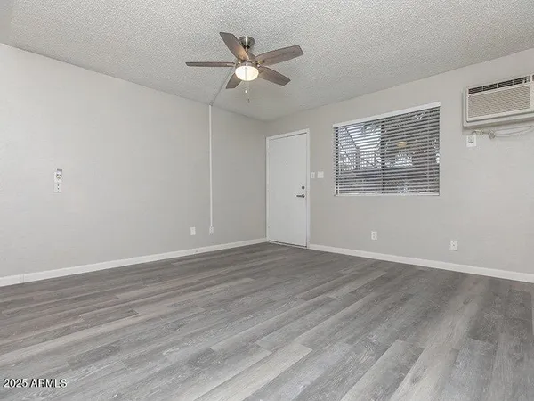 $949 | 13517 West Glendale Avenue, Unit 1, Glendale, AZ 85307