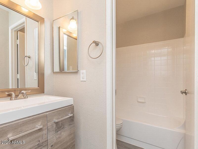 13517 West Glendale Avenue, Unit 1 Glendale, AZ 85307 - Photo 7 of 21 Bath