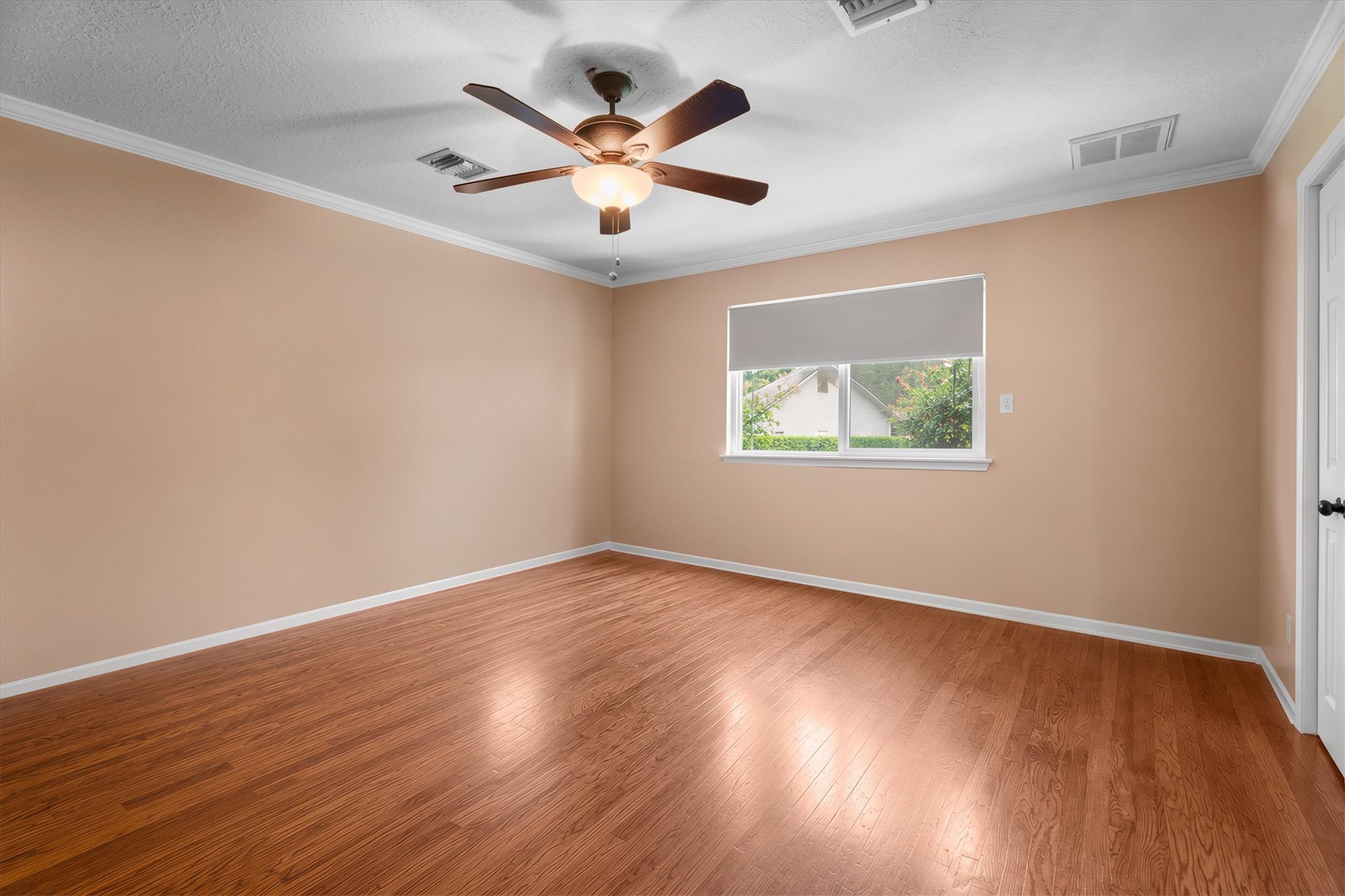 9103 Herts Road Spring, TX 77379 - Photo 32 of 46 Room has been virtually emptied to highlight the space, layout, and functionality.