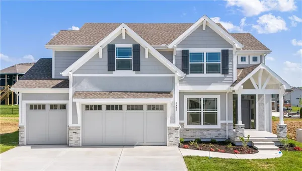 $644,800 | 7601 Northeast 103rd Terrace, Kansas City, MO 64157