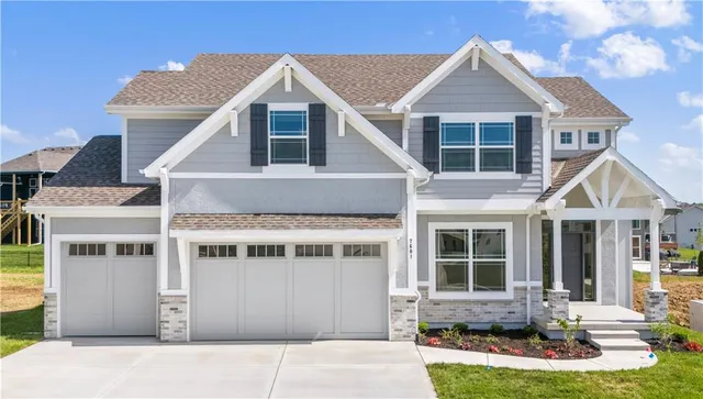 $644,800 | 7601 Northeast 103rd Terrace, Kansas City, MO 64157