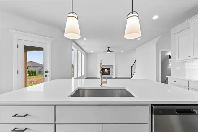 $644,800 | 7601 Northeast 103rd Terrace, Kansas City, MO 64157