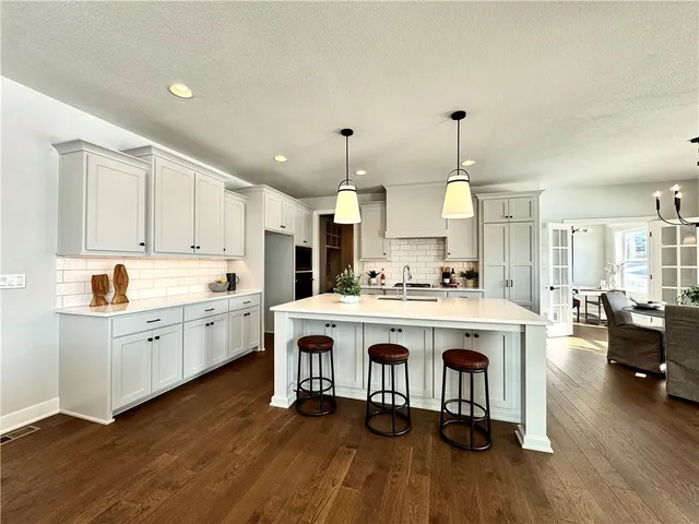 $644,800 | 7601 Northeast 103rd Terrace, Kansas City, MO 64157