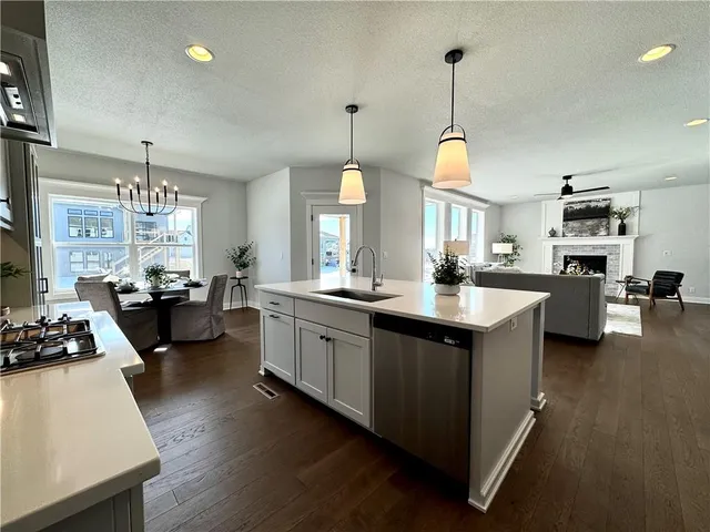 $644,800 | 7601 Northeast 103rd Terrace, Kansas City, MO 64157