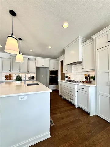 $644,800 | 7601 Northeast 103rd Terrace, Kansas City, MO 64157