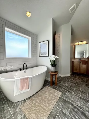 $644,800 | 7601 Northeast 103rd Terrace, Kansas City, MO 64157