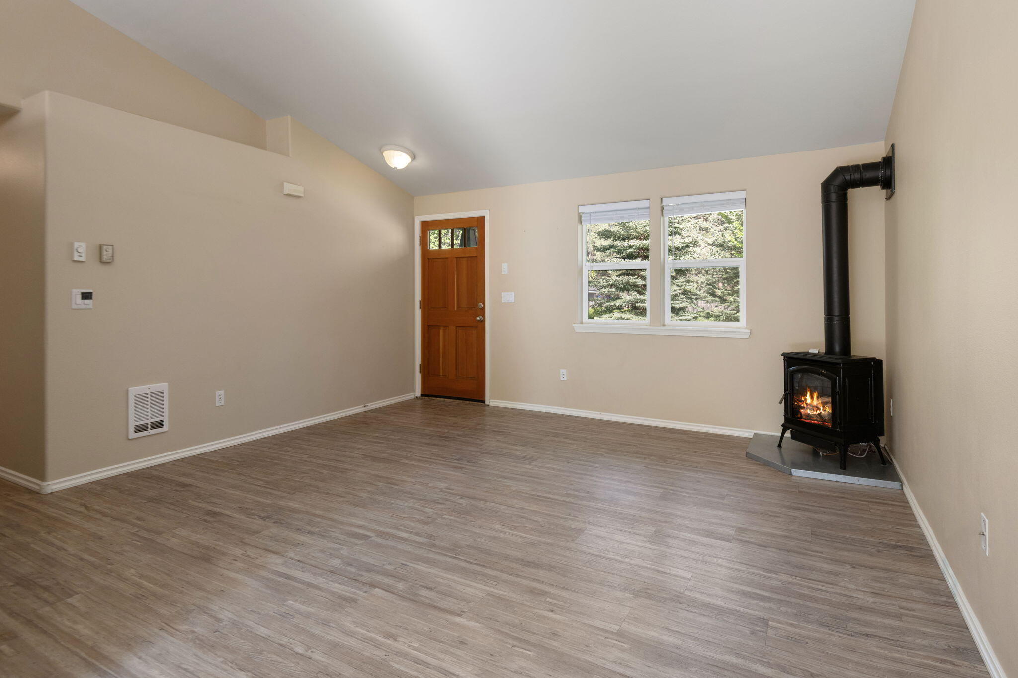 61009 Lodgepole Drive Bend, OR 97702 - Photo 3 of 19 61009 Lodgepole Dr, Bend, OR