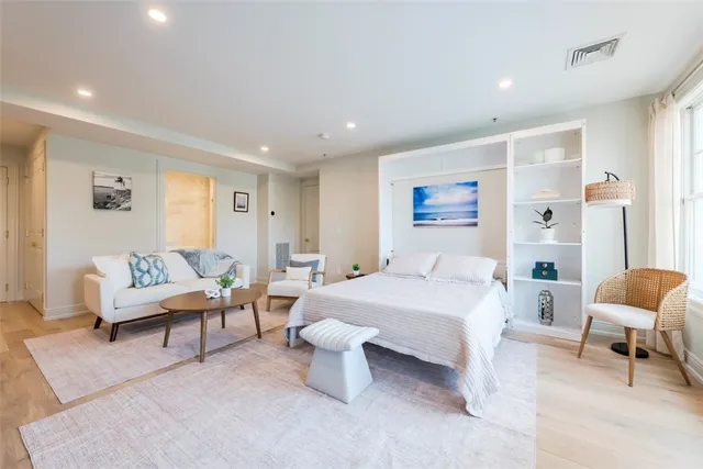 $750,000 | 10 Brown & Howard, Unit 102, Newport, RI 02840