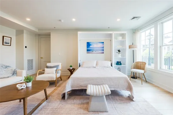 $750,000 | 10 Brown & Howard, Unit 102, Newport, RI 02840