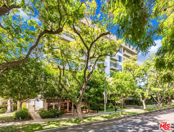 $2,095,000 | 339 North Palm Drive, Unit 202, Beverly Hills, CA 90210