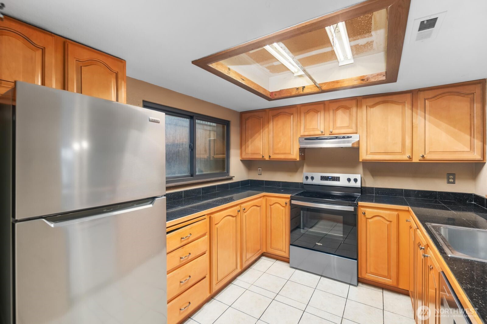 323 Southwest 112th Street, Unit 102 Seattle, WA 98146 - Photo 5 of 32