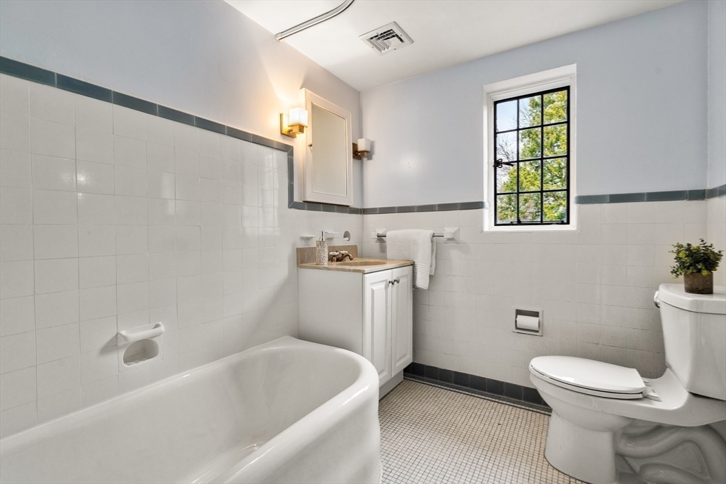 8 Penniman Road Brookline, MA 02445 - Photo 15 of 30