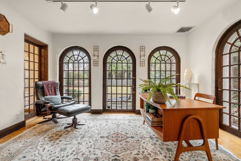 8 Penniman Road Brookline, MA 02445 - Photo 6 of 30