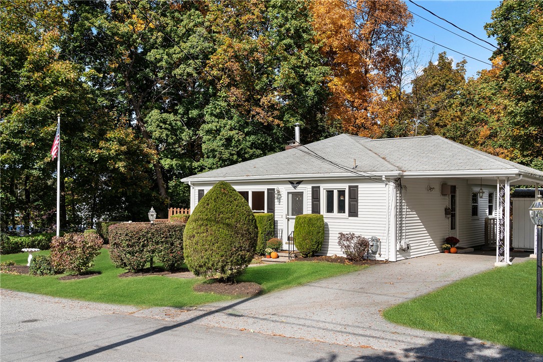 8 Welcome Road Smithfield, RI 02917 - Photo 3 of 25