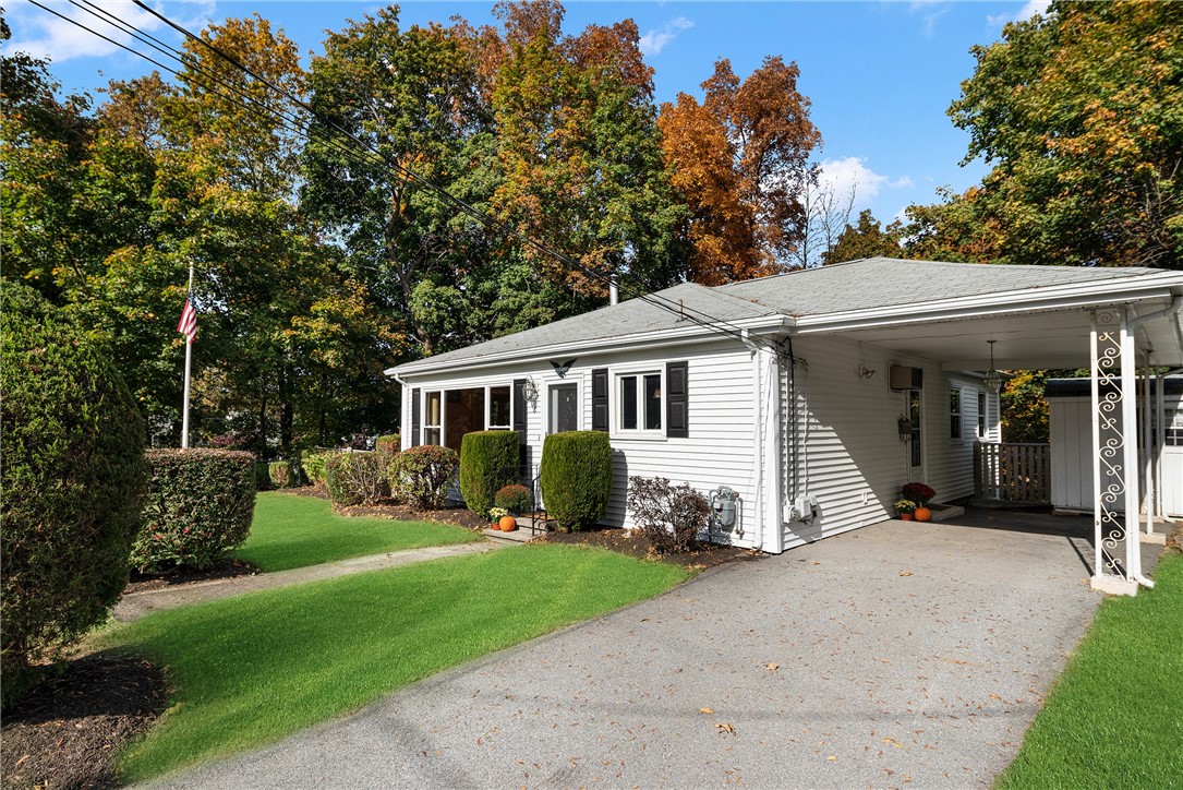 8 Welcome Road Smithfield, RI 02917 - Photo 4 of 25