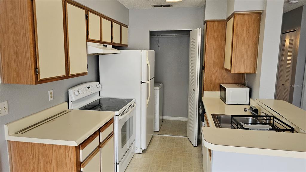 1075 South Hiawassee Road, Unit 922 Orlando, FL 32835 - Photo 7 of 31