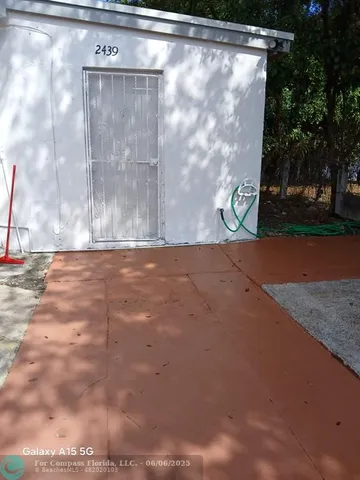 a view of a yard with a fountain
