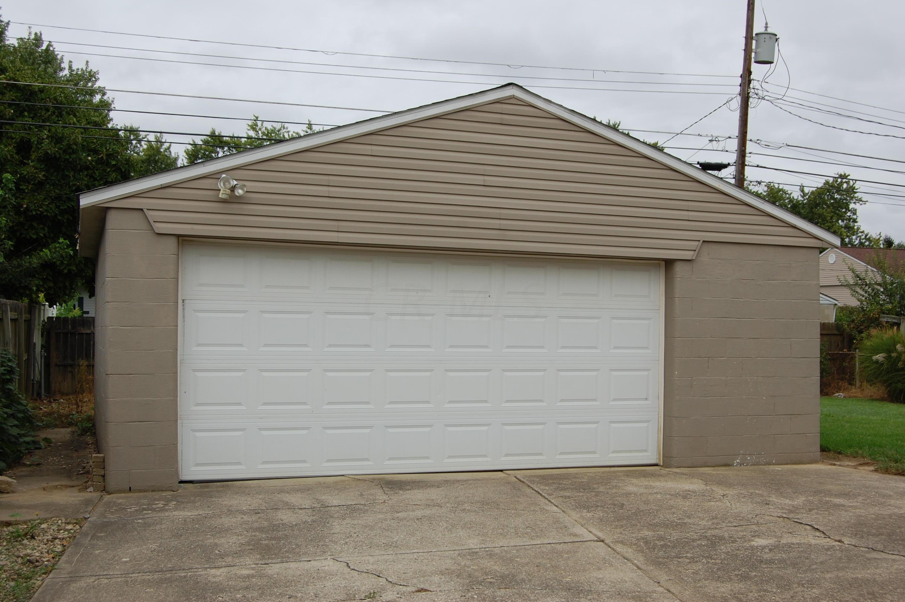 1007 Chestershire Road Columbus, OH 43204 - Photo 3 of 18 Gallery Image 3